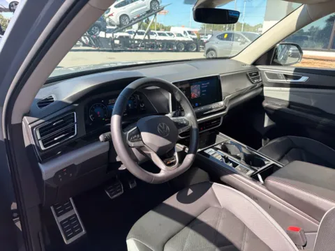 More photos of 2024 Volkswagen Atlas 2.0T Peak Edition SE w/Technology at Jerry Hunt Supercenter - Lexington, NC