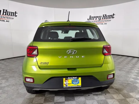 More photos of 2023 Hyundai Venue SEL at Jerry Hunt Supercenter - Lexington, NC