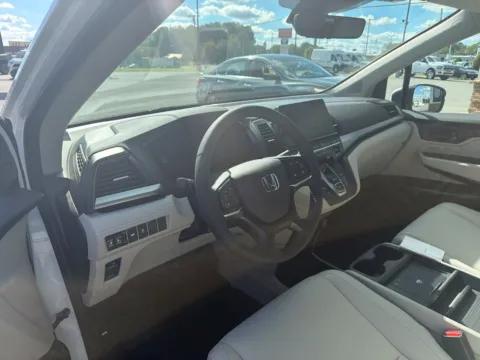 More photos of 2026 Honda Odyssey EX-L at Jerry Hunt Supercenter - Lexington, NC