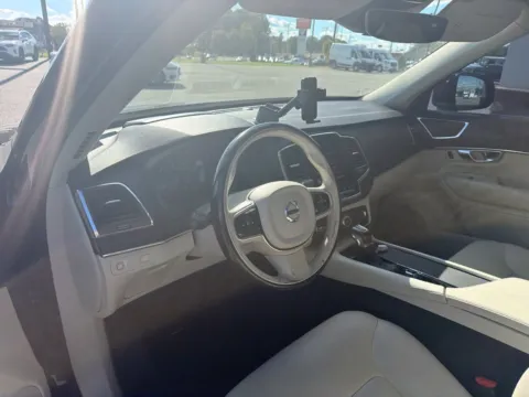 More photos of 2020 Volvo XC90 T6 Momentum at Jerry Hunt Supercenter - Lexington, NC