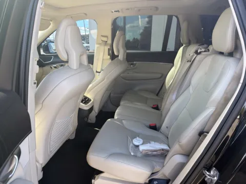 More photos of 2020 Volvo XC90 T6 Momentum at Jerry Hunt Supercenter - Lexington, NC