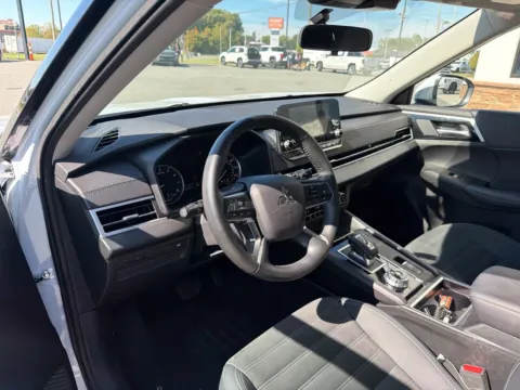 More photos of 2024 Mitsubishi Outlander SE at Jerry Hunt Supercenter - Lexington, NC