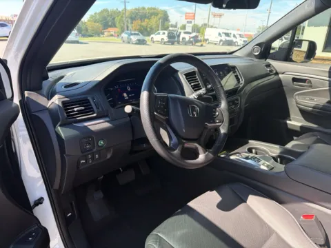 More photos of 2025 Honda Passport EX-L at Jerry Hunt Supercenter - Lexington, NC