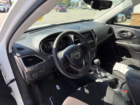 More photos of 2021 Jeep Cherokee Latitude at Jerry Hunt Supercenter - Lexington, NC