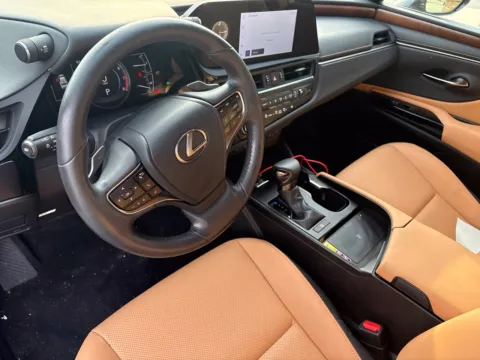 More photos of 2023 Lexus ES 350 at Jerry Hunt Supercenter - Lexington, NC