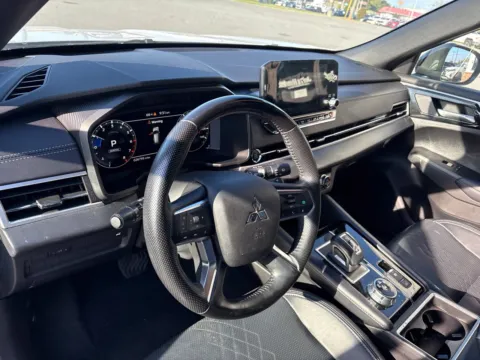 More photos of 2024 Mitsubishi Outlander SEL at Jerry Hunt Supercenter - Lexington, NC