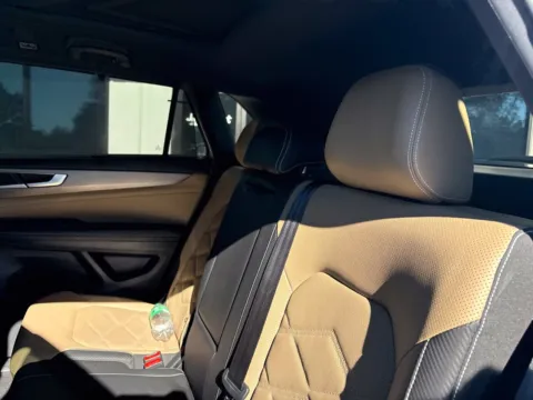 More photos of 2025 Volkswagen Atlas Cross Sport 2.0T SE w/Technology at Jerry Hunt Supercenter - Lexington, NC