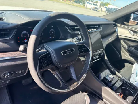 More photos of 2023 Jeep Grand Cherokee L Overland at Jerry Hunt Supercenter - Lexington, NC