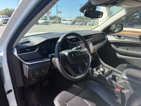 More photos of 2023 Jeep Grand Cherokee Limited at Jerry Hunt Supercenter - Lexington, NC