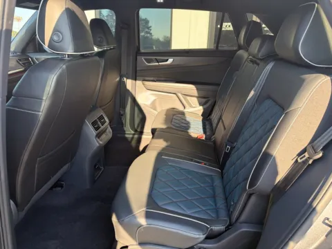 More photos of 2024 Volkswagen Atlas Cross Sport 2.0T SEL Premium R-Line at Jerry Hunt Supercenter - Lexington, NC