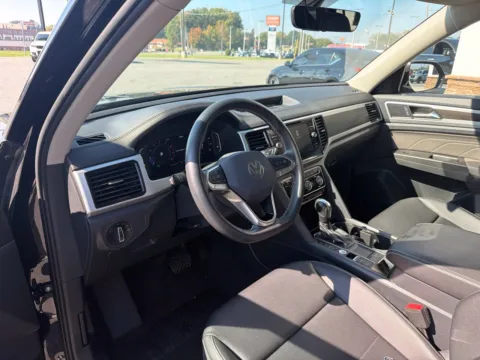 More photos of 2023 Volkswagen Atlas 2.0T SE w/Technology at Jerry Hunt Supercenter - Lexington, NC