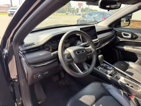 More photos of 2023 Jeep Compass Latitude at Jerry Hunt Supercenter - Lexington, NC