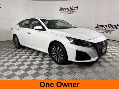 More photos of 2023 Nissan Altima 2.5 SV at Jerry Hunt Supercenter - Lexington, NC