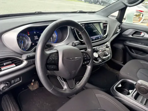 More photos of 2021 Chrysler Pacifica Touring at Jerry Hunt Supercenter - Lexington, NC
