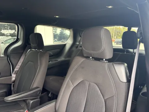 More photos of 2021 Chrysler Pacifica Touring at Jerry Hunt Supercenter - Lexington, NC