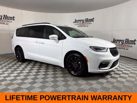 More photos of 2021 Chrysler Pacifica Touring at Jerry Hunt Supercenter - Lexington, NC