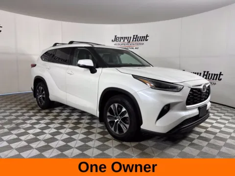 More photos of 2021 Toyota Highlander XLE at Jerry Hunt Supercenter - Lexington, NC