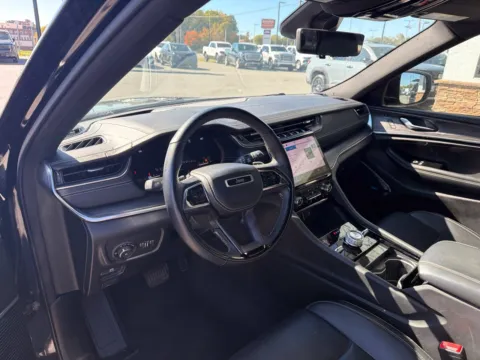 More photos of 2023 Jeep Grand Cherokee Overland at Jerry Hunt Supercenter - Lexington, NC