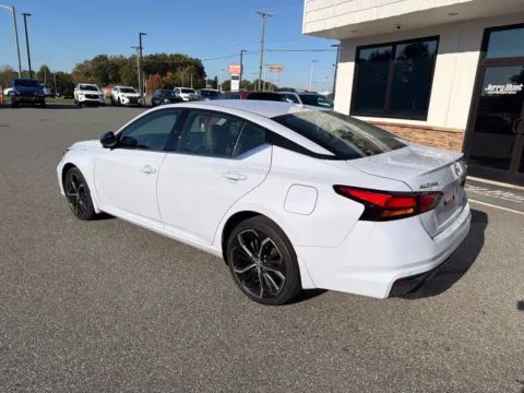 More photos of 2023 Nissan Altima 2.5 SR at Jerry Hunt Supercenter - Lexington, NC