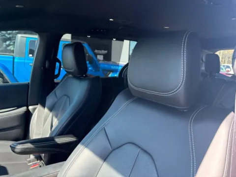 Another view of 2025 Chrysler Pacifica Select for sale in Lexington, NC at Jerry Hunt Supercenter - Lexington