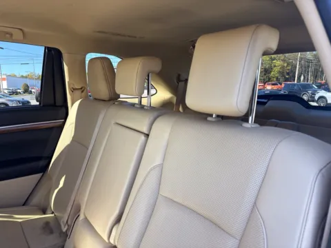 More photos of 2019 Toyota Highlander Limited at Jerry Hunt Supercenter - Lexington, NC