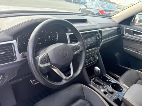 More photos of 2023 Volkswagen Atlas 3.6L V6 SEL Premium R-Line at Jerry Hunt Supercenter - Lexington, NC