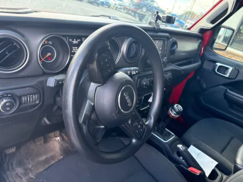 More photos of 2021 Jeep Gladiator Willys at Jerry Hunt Supercenter - Lexington, NC