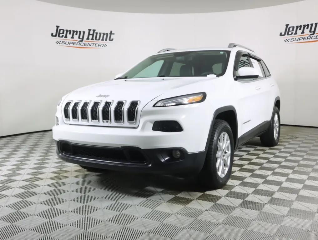2018 Jeep Cherokee Latitude Plus in Lexington, NC | Jerry Hunt