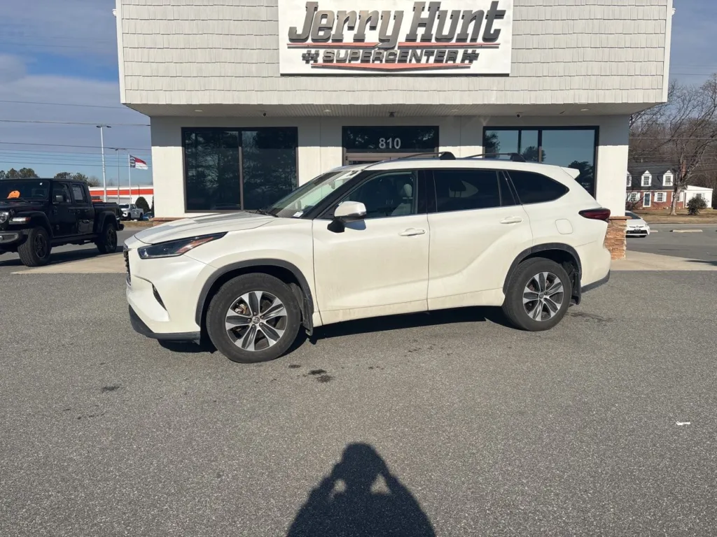 Used 2021 Toyota Highlander XLE for sale in Lexington, NC at Jerry