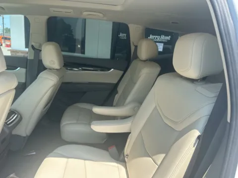 More photos of 2023 Cadillac XT6 Premium Luxury at Jerry Hunt Supercenter - Lexington, NC