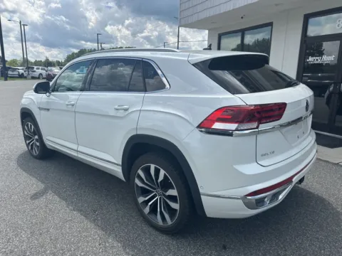 More photos of 2022 Volkswagen Atlas Cross Sport 3.6L V6 SEL Premium R-Line at Jerry Hunt Supercenter - Lexington, NC