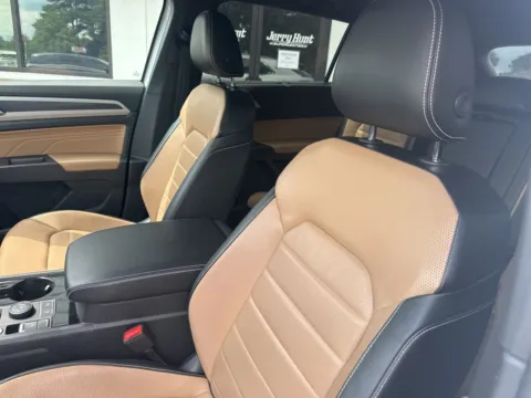Photos of 2022 Volkswagen Atlas Cross Sport 3.6L V6 SEL Premium R-Line for sale in Lexington, NC at Jerry Hunt Supercenter - Lexington