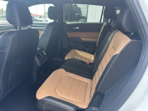 More photos of 2022 Volkswagen Atlas Cross Sport 3.6L V6 SEL Premium R-Line at Jerry Hunt Supercenter - Lexington, NC