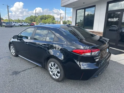 More photos of 2021 Toyota Corolla LE at Jerry Hunt Supercenter - Lexington, NC