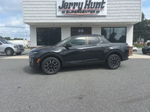 Black 2023 Hyundai Santa Cruz SEL Premium for sale in Lexington, NC