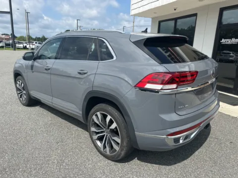 More photos of 2022 Volkswagen Atlas Cross Sport 3.6L V6 SEL Premium R-Line at Jerry Hunt Supercenter - Lexington, NC