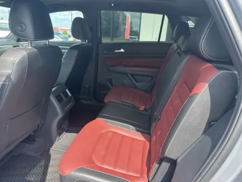 More photos of 2022 Volkswagen Atlas Cross Sport 3.6L V6 SEL Premium R-Line at Jerry Hunt Supercenter - Lexington, NC
