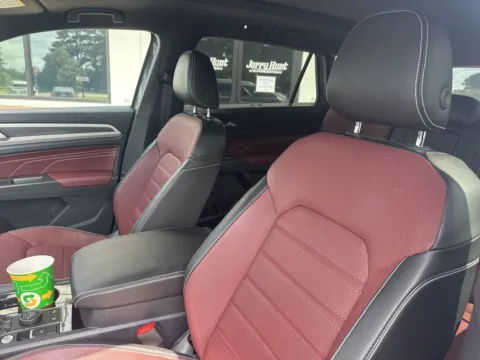 Photos of 2022 Volkswagen Atlas Cross Sport 3.6L V6 SEL Premium R-Line for sale in Lexington, NC at Jerry Hunt Supercenter - Lexington
