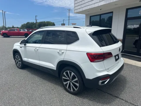 More photos of 2024 Volkswagen Taos 1.5T SE at Jerry Hunt Supercenter - Lexington, NC