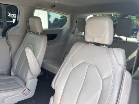 More photos of 2021 Chrysler Voyager LXI at Jerry Hunt Supercenter - Lexington, NC