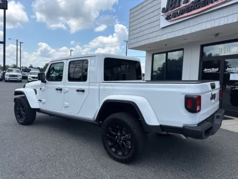 More photos of 2025 Jeep Gladiator Nighthawk at Jerry Hunt Supercenter - Lexington, NC