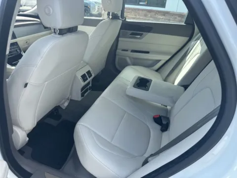 More photos of 2020 Jaguar XF 25t Premium at Jerry Hunt Supercenter - Lexington, NC
