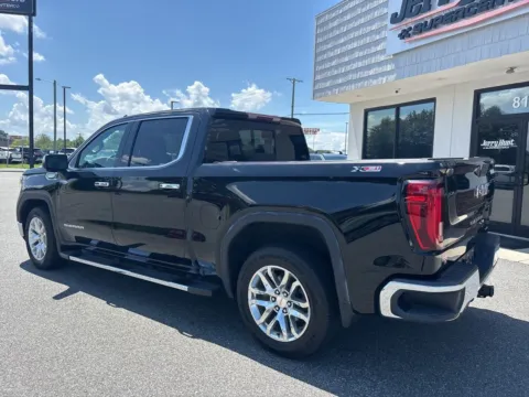 More photos of 2021 GMC Sierra 1500 SLT at Jerry Hunt Supercenter - Lexington, NC