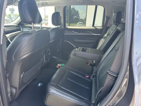 More photos of 2022 Jeep Grand Cherokee Limited at Jerry Hunt Supercenter - Lexington, NC