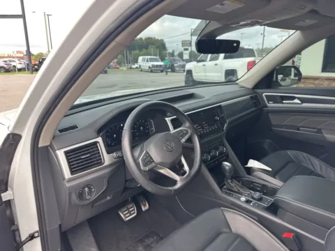 Another view of 2023 Volkswagen Atlas 3.6L V6 SEL Premium R-Line for sale in Lexington, NC at Jerry Hunt Supercenter - Lexington