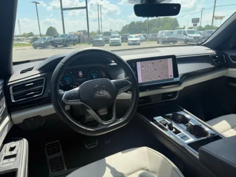 More photos of 2024 Volkswagen Atlas Cross Sport 2.0T SEL Premium R-Line at Jerry Hunt Supercenter - Lexington, NC