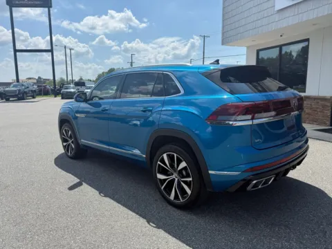 More photos of 2024 Volkswagen Atlas Cross Sport 2.0T SEL Premium R-Line at Jerry Hunt Supercenter - Lexington, NC