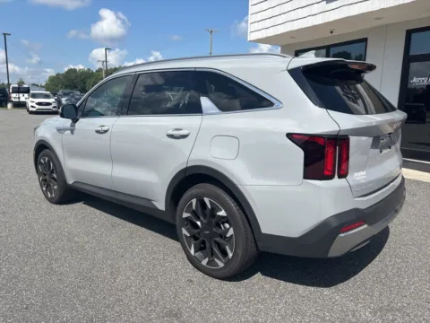 More photos of 2024 Kia Sorento EX at Jerry Hunt Supercenter - Lexington, NC