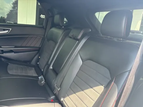 More photos of 2022 Ford Edge ST Line at Jerry Hunt Supercenter - Lexington, NC