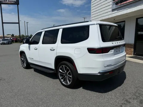 More photos of 2022 Jeep Wagoneer Series II at Jerry Hunt Supercenter - Lexington, NC